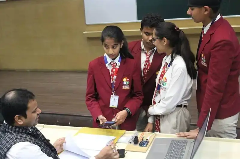 Students pitching their startup project on stage